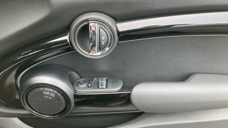 MINI Hatchback 135kW Cooper S Level 3 33kWh 3dr Auto Electric Hatchback